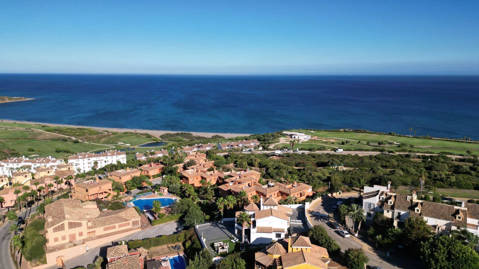 4 bedroom Villa for sale in La Alcaidesa - € 760,000 (Ref: 9502036)