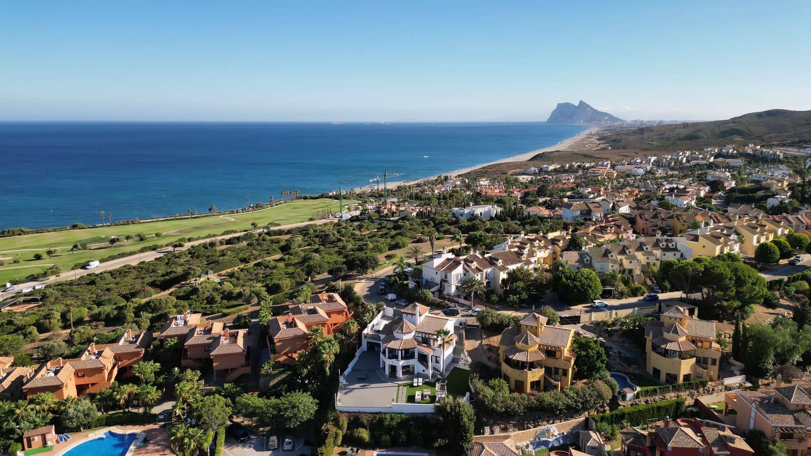 4 bedroom Villa for sale in La Alcaidesa - € 760,000 (Ref: 9502036)