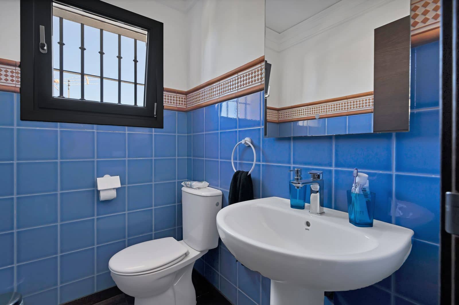 4 bedroom Villa for sale in La Alcaidesa - € 760,000 (Ref: 9502036)