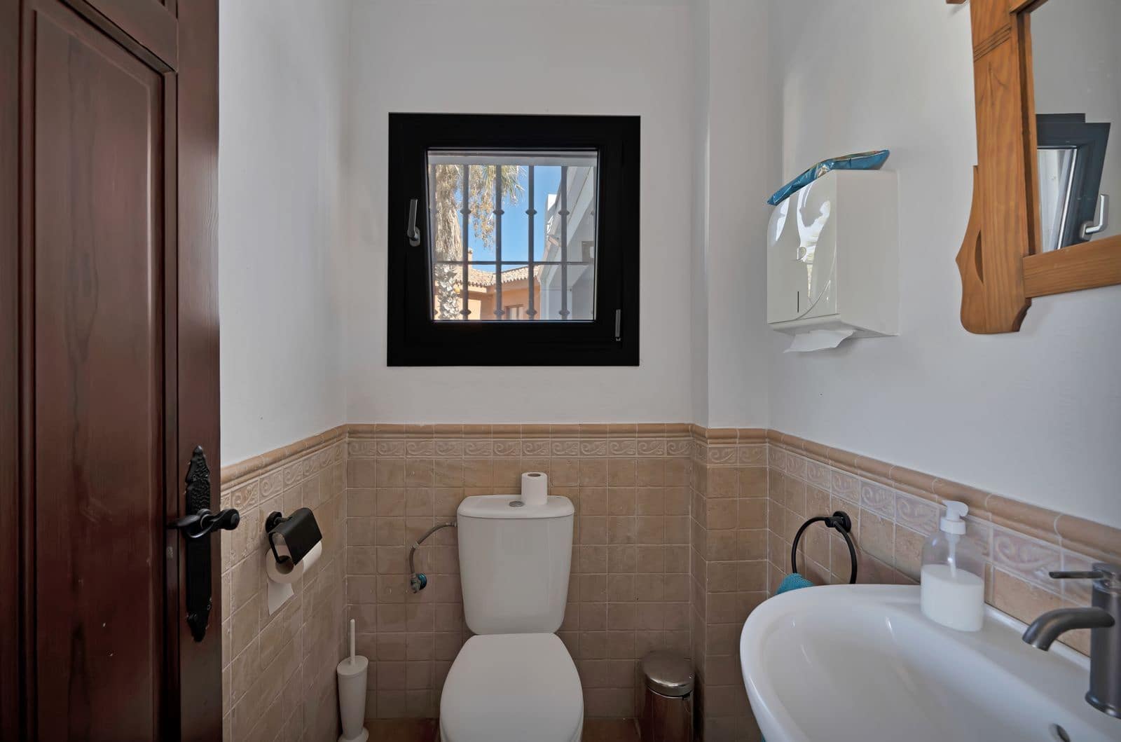 4 bedroom Villa for sale in La Alcaidesa - € 760,000 (Ref: 9502036)