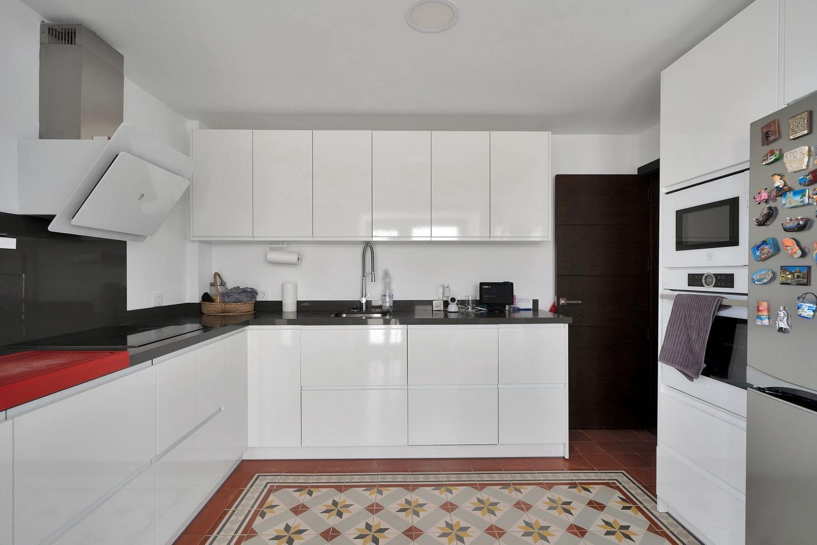 4 bedroom Villa for sale in La Alcaidesa - € 760,000 (Ref: 9502036)