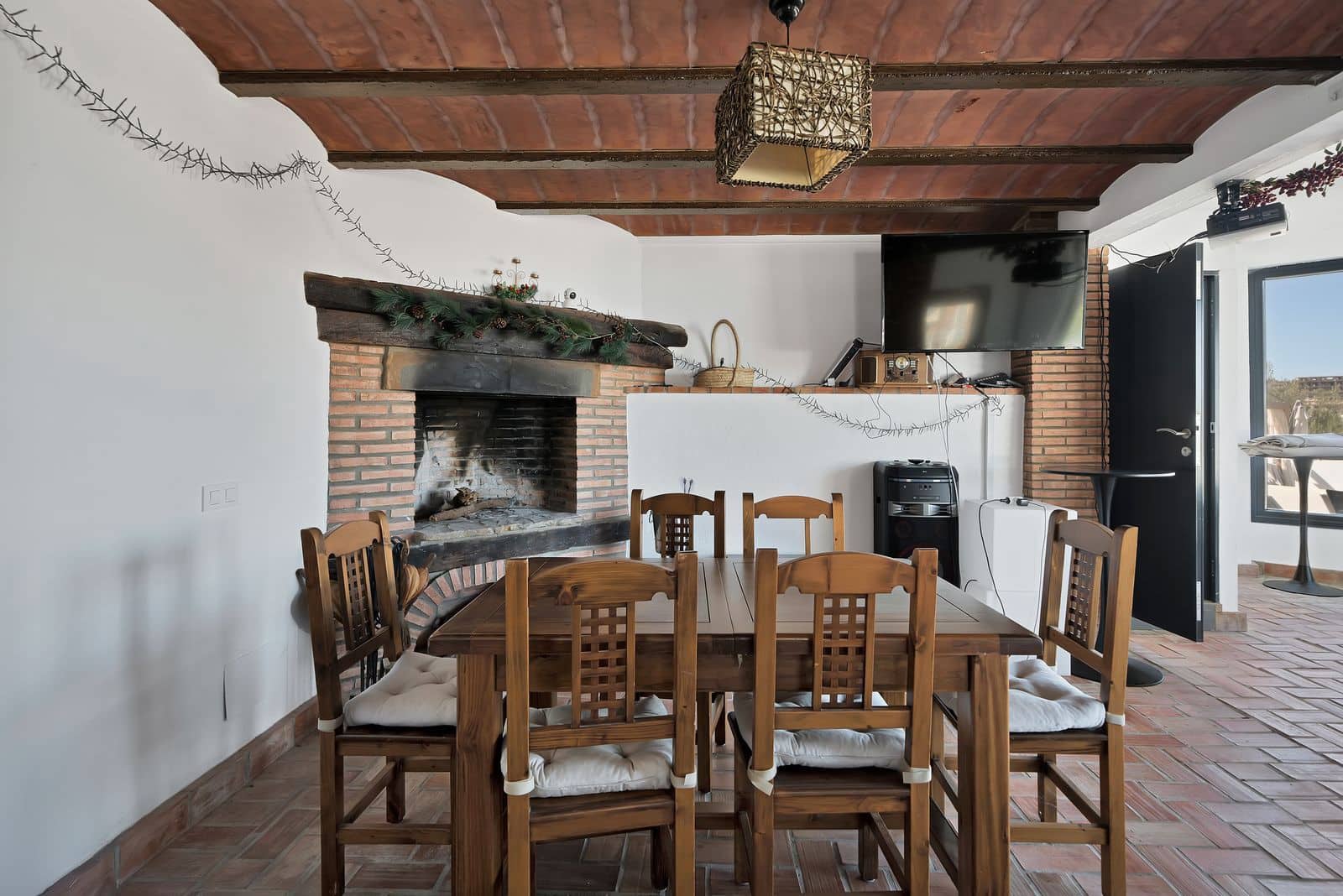 4 bedroom Villa for sale in La Alcaidesa - € 760,000 (Ref: 9502036)