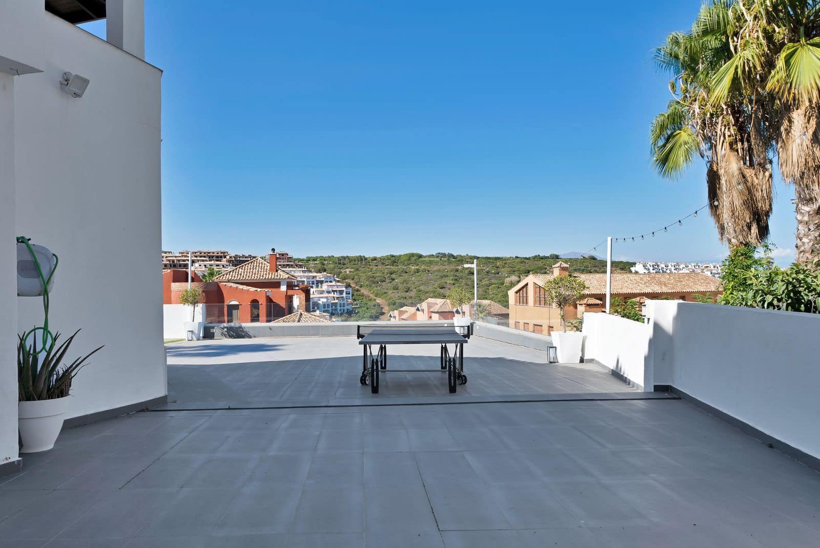 4 bedroom Villa for sale in La Alcaidesa - € 760,000 (Ref: 9502036)