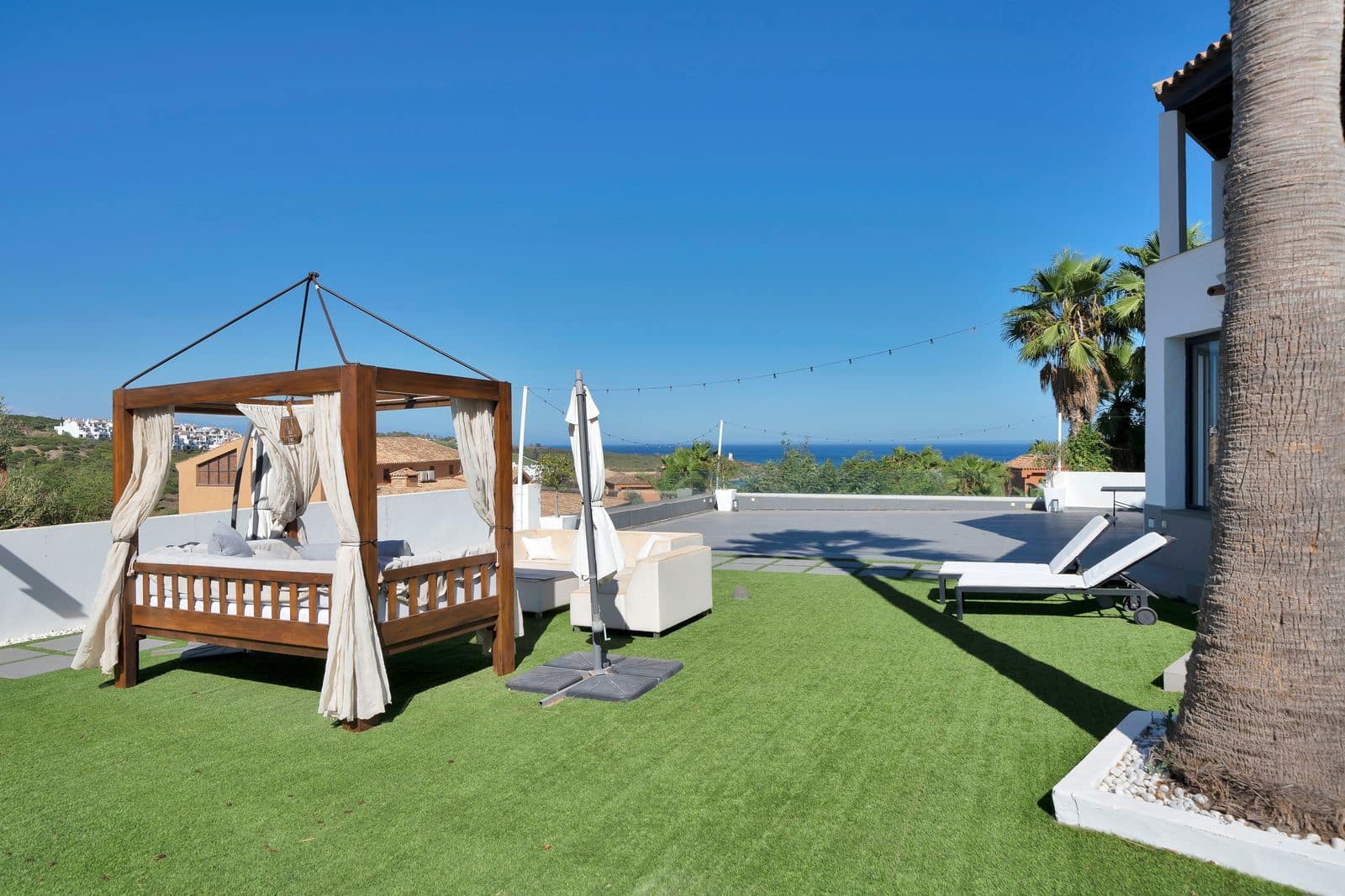 4 bedroom Villa for sale in La Alcaidesa - € 760,000 (Ref: 9502036)