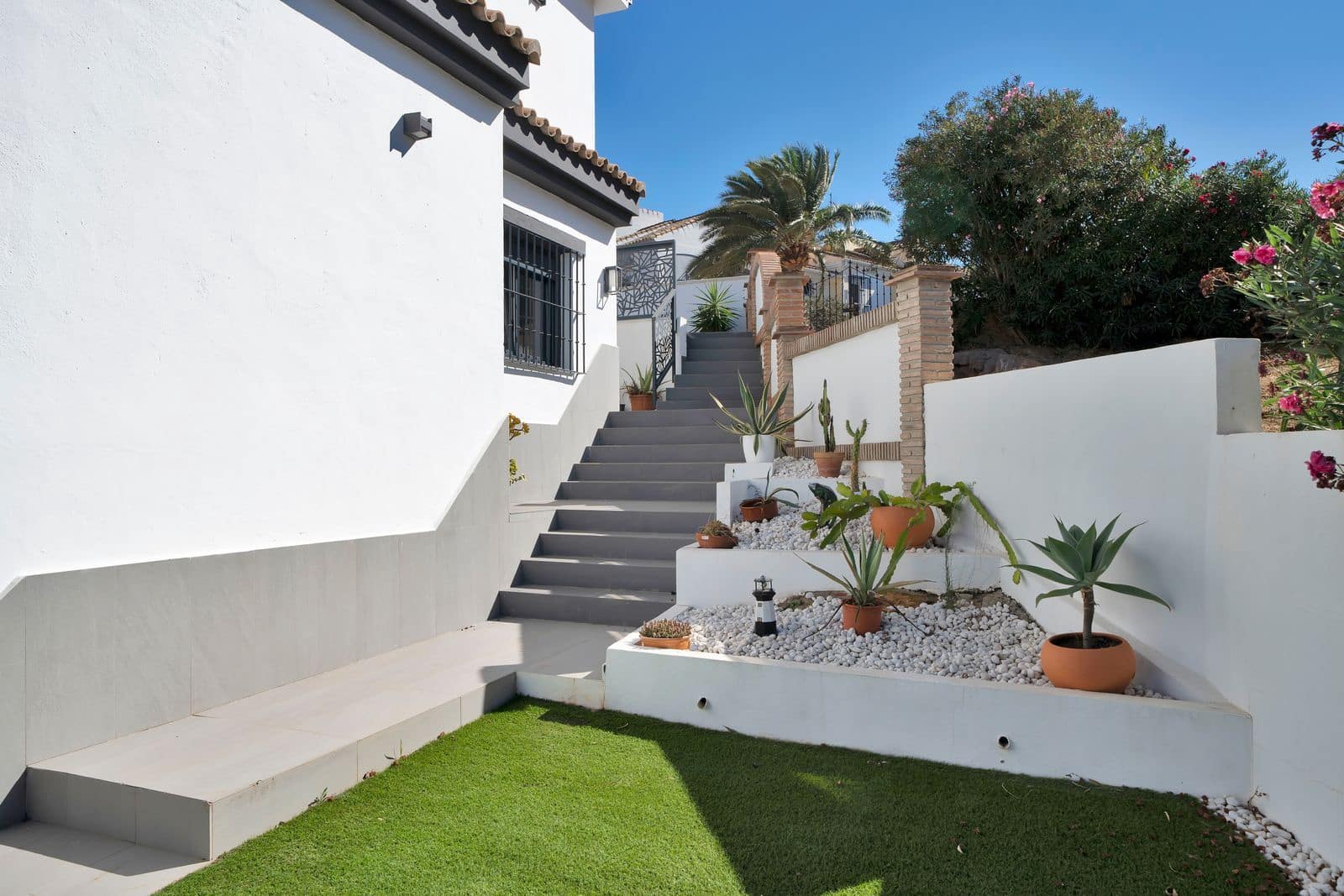 4 bedroom Villa for sale in La Alcaidesa - € 760,000 (Ref: 9502036)