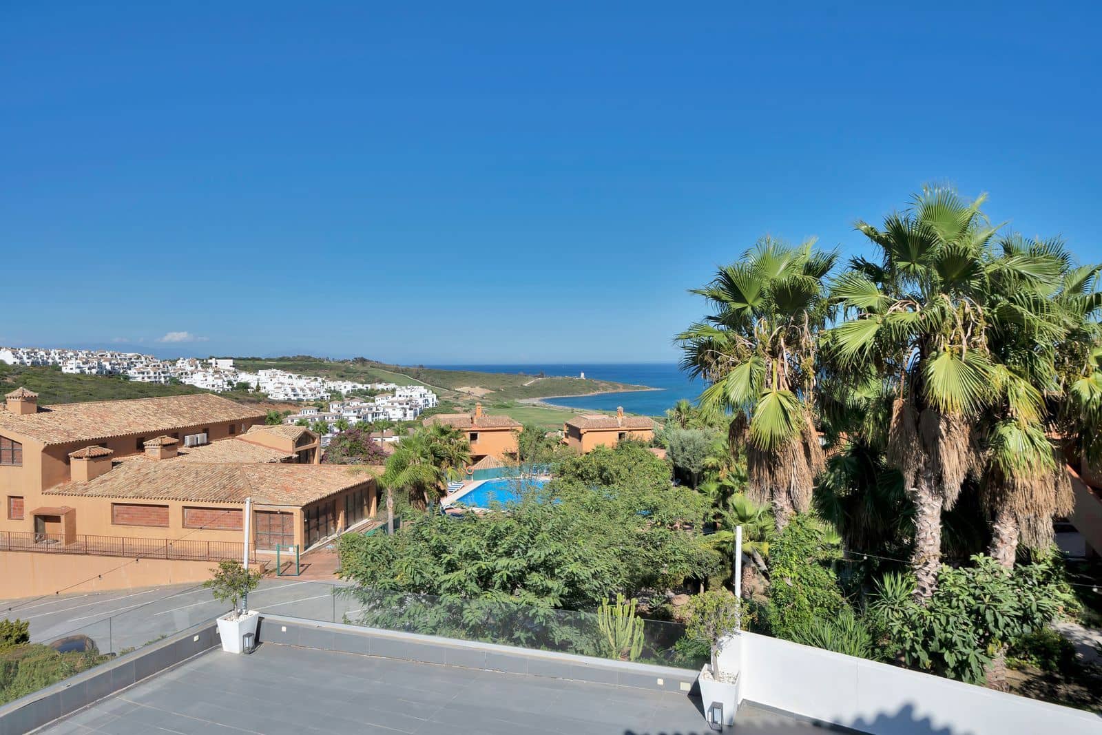 4 bedroom Villa for sale in La Alcaidesa - € 760,000 (Ref: 9502036)