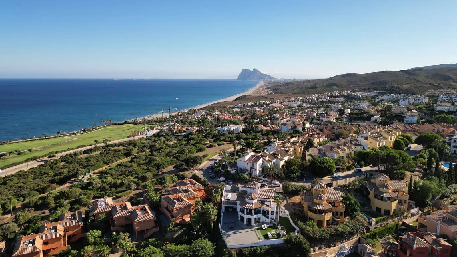 4 bedroom Villa for sale in La Alcaidesa - € 760,000 (Ref: 9502036)