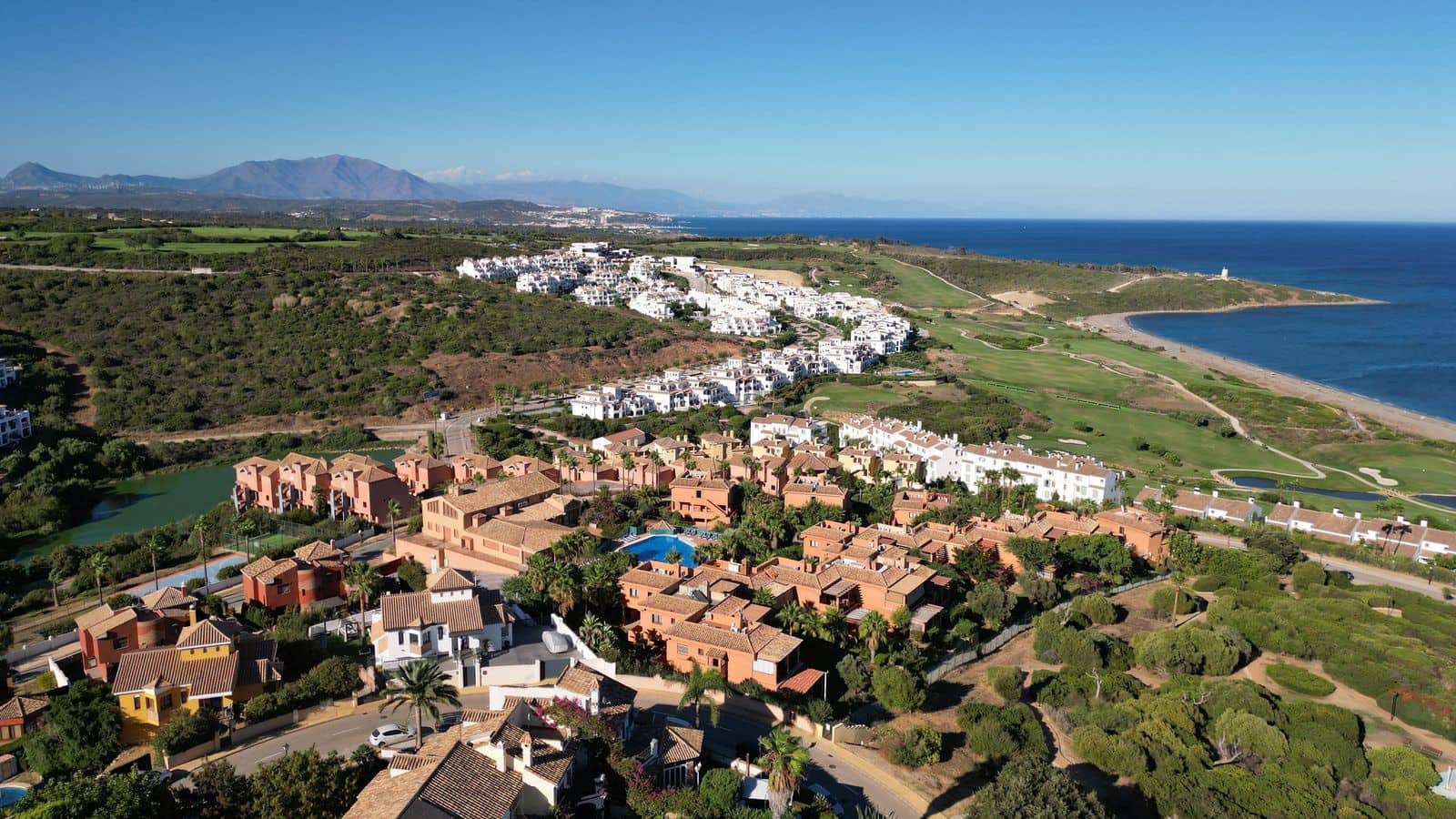 4 bedroom Villa for sale in La Alcaidesa - € 760,000 (Ref: 9502036)