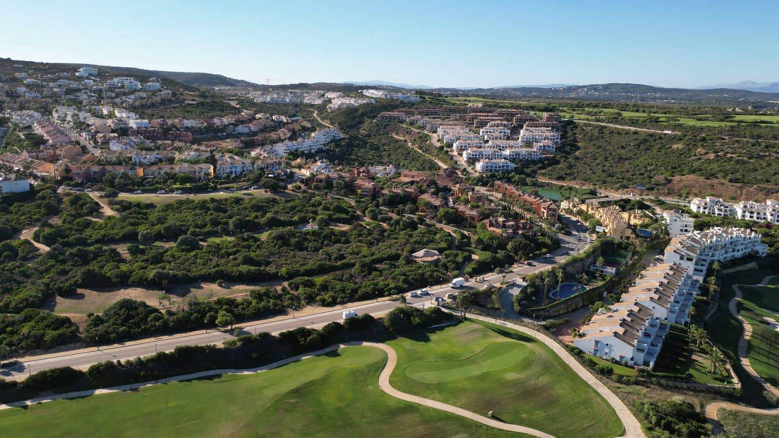 4 bedroom Villa for sale in La Alcaidesa - € 760,000 (Ref: 9502036)