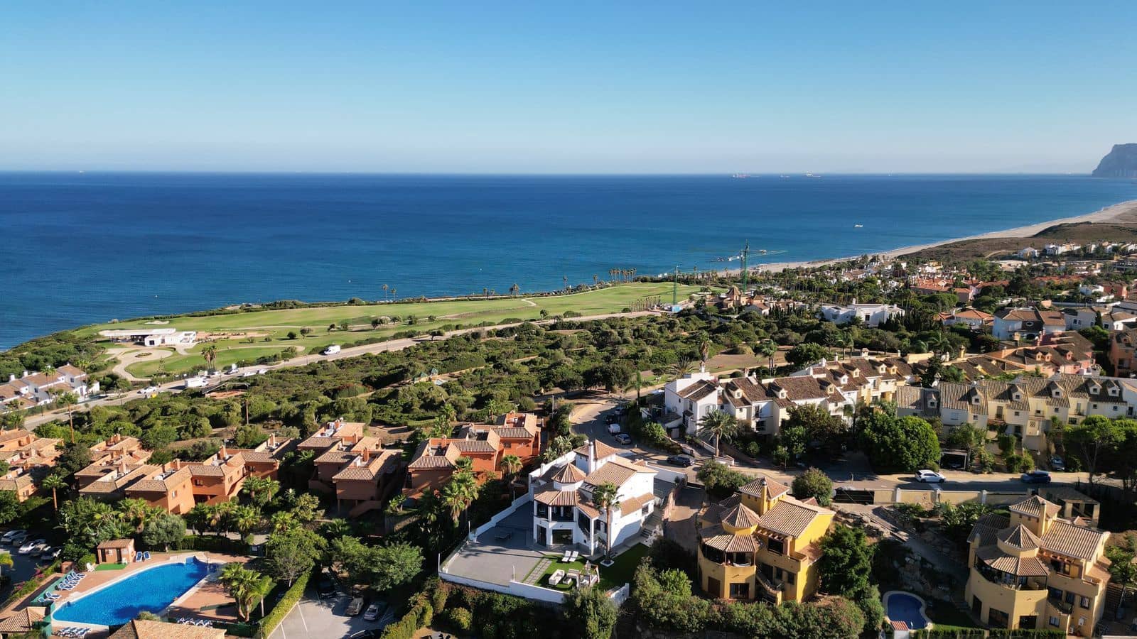 4 bedroom Villa for sale in La Alcaidesa - € 760,000 (Ref: 9502036)