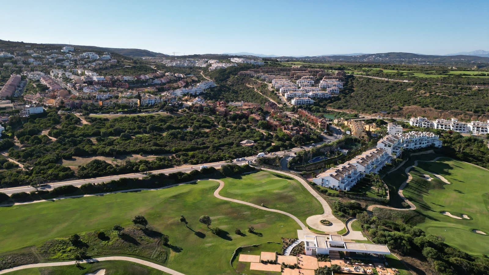 4 bedroom Villa for sale in La Alcaidesa - € 760,000 (Ref: 9502036)