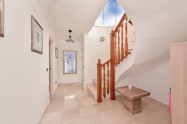 3 soveværelse Villa til salg i Calahonda, Mijas - € 1.285.000 (Ref: 9502039)