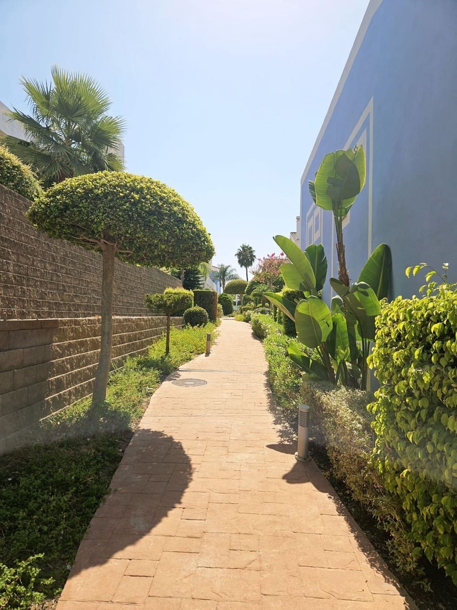 3 bedroom Apartment for sale in El Paraiso - € 490,000 (Ref: 9502047)