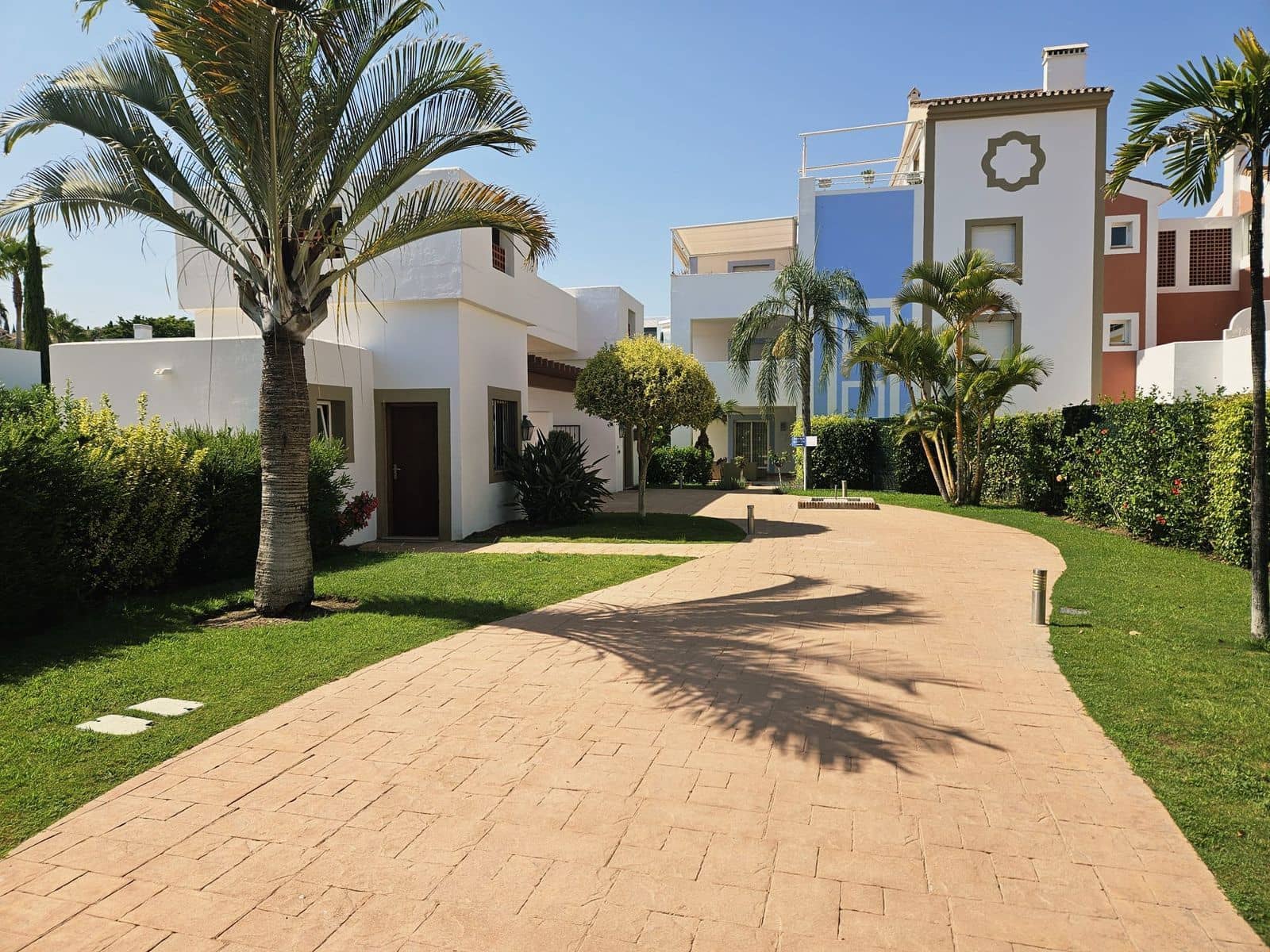 3 bedroom Apartment for sale in El Paraiso - € 490,000 (Ref: 9502047)