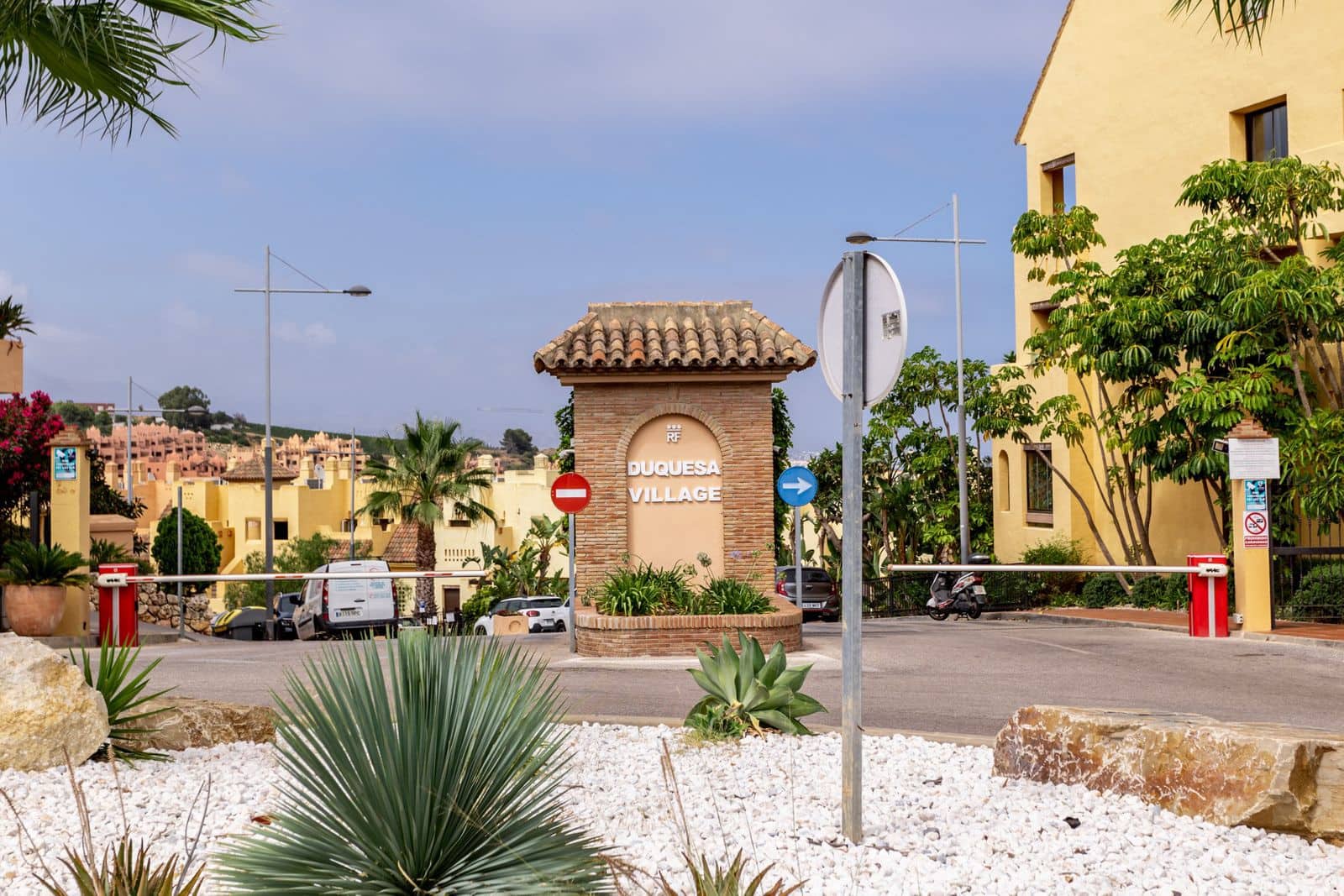 2 bedroom Apartment for sale in La Duquesa / Puerto de la Duquesa - € 309,000 (Ref: 9504070)