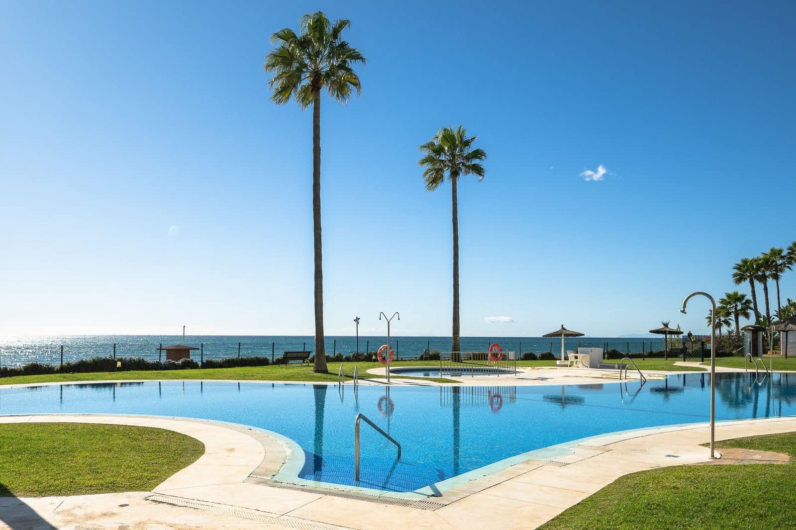 2 bedroom Apartment for sale in Calahonda - € 685,000 (Ref: 9504071)