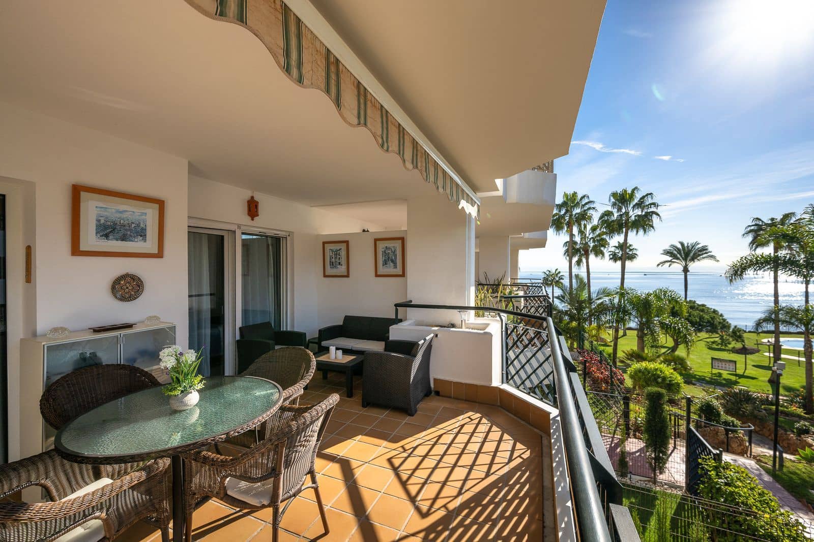 2 bedroom Apartment for sale in Calahonda - € 685,000 (Ref: 9504071)