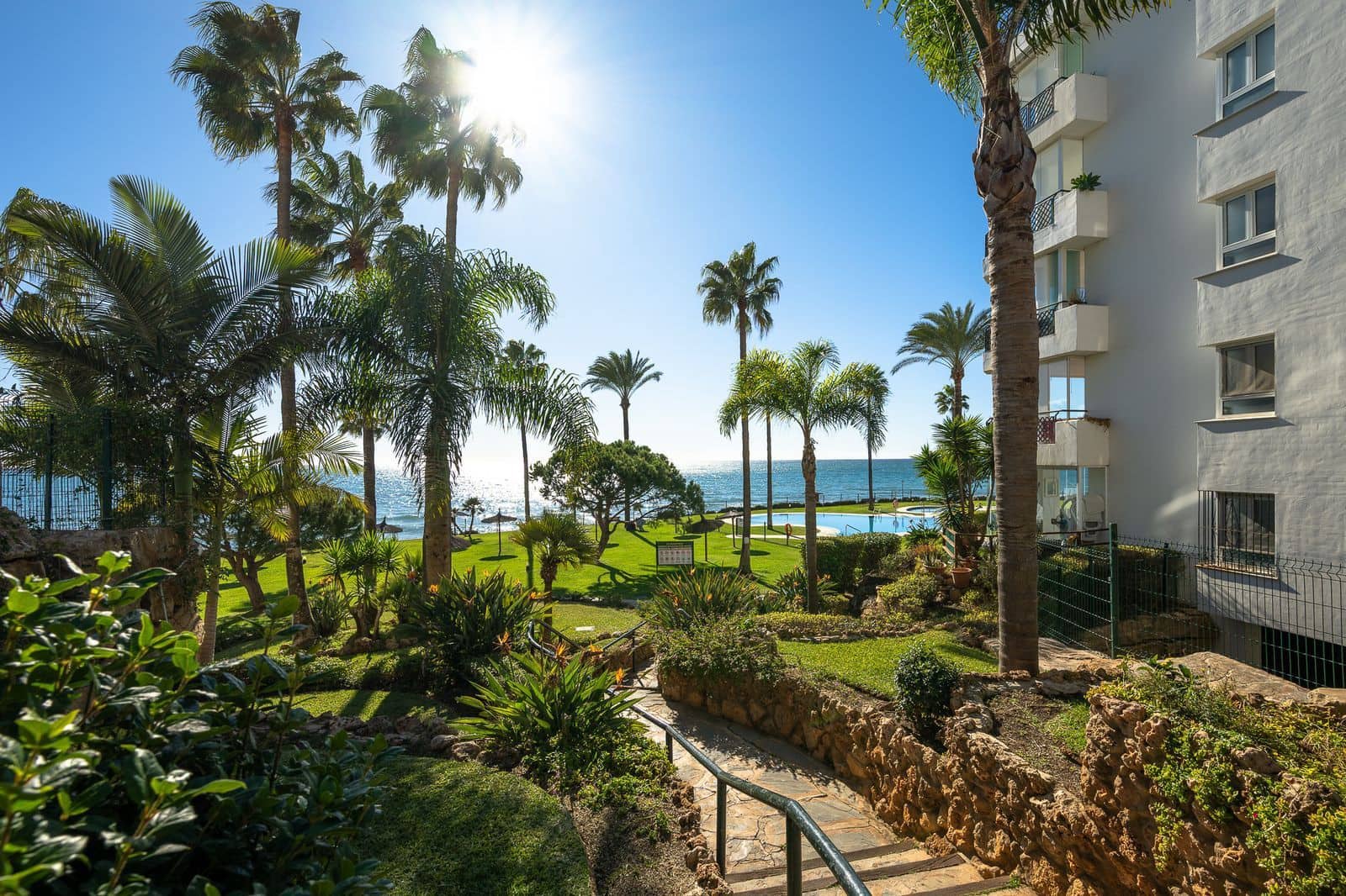 2 bedroom Apartment for sale in Calahonda - € 685,000 (Ref: 9504071)