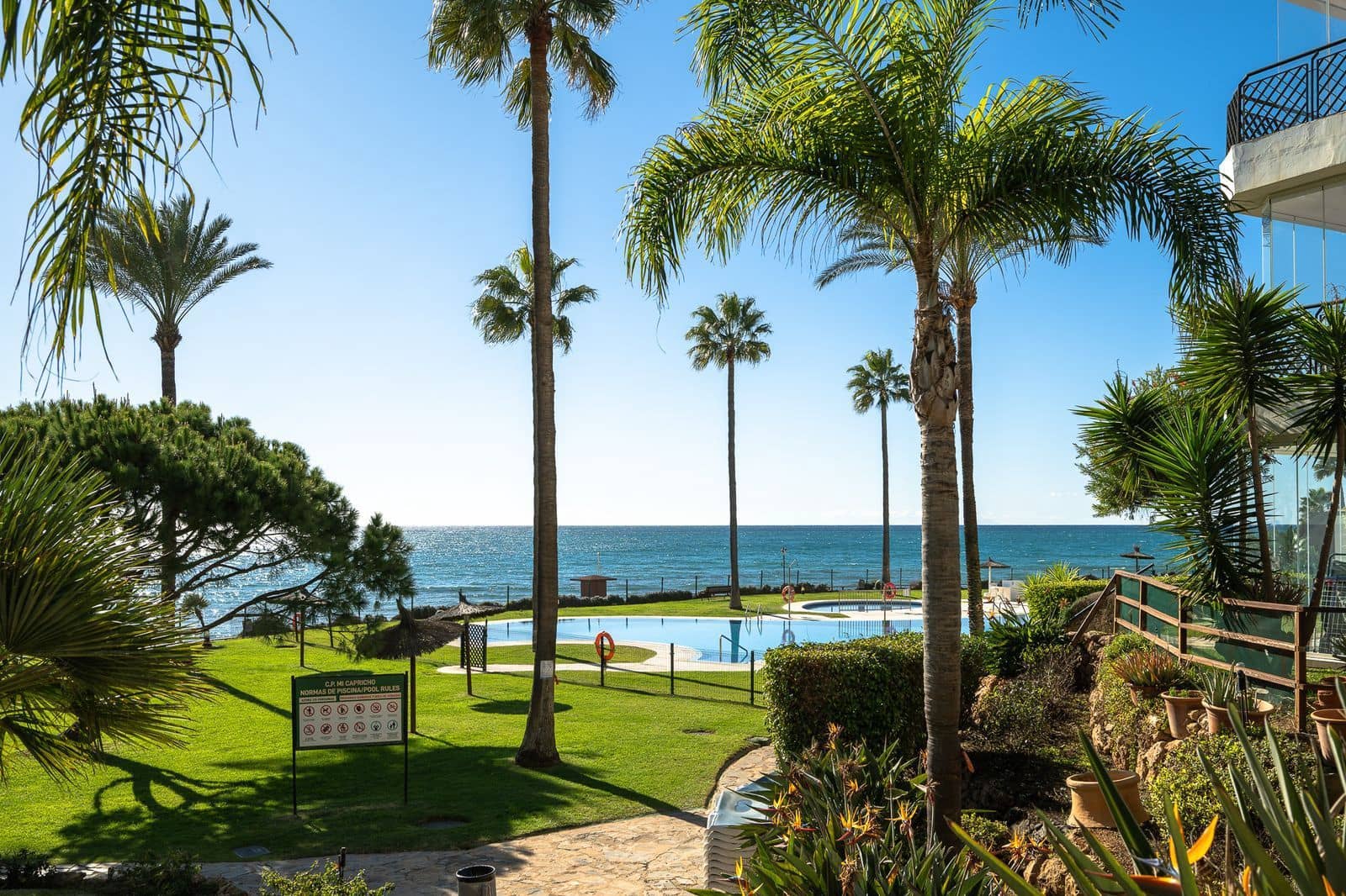 2 bedroom Apartment for sale in Calahonda - € 685,000 (Ref: 9504071)