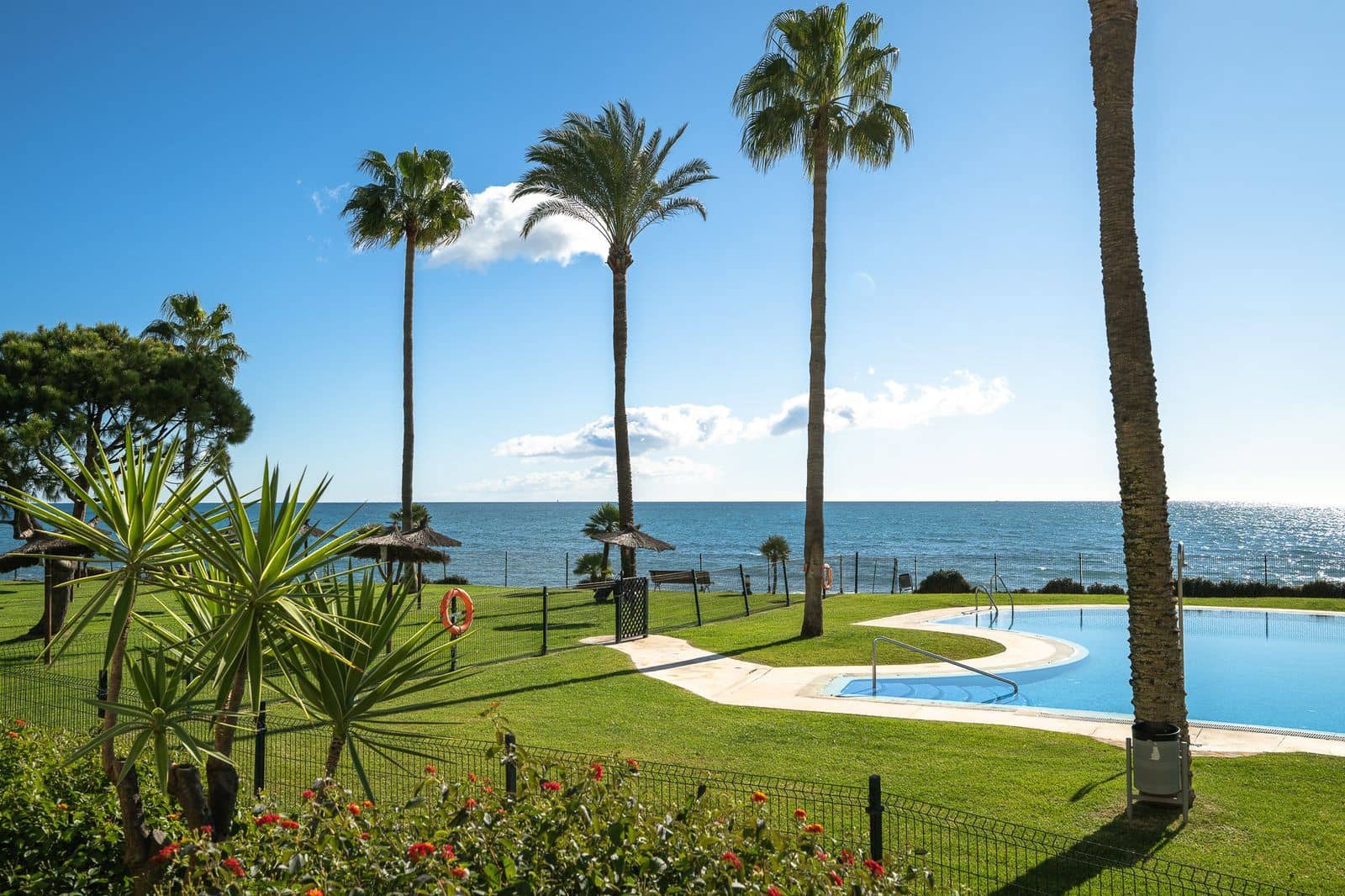 2 bedroom Apartment for sale in Calahonda - € 685,000 (Ref: 9504071)