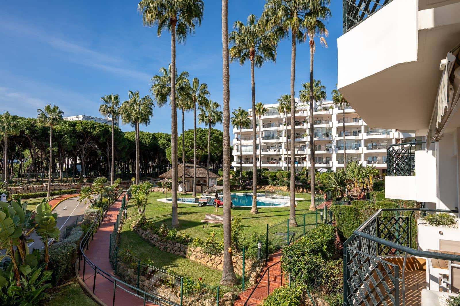 2 bedroom Apartment for sale in Calahonda - € 685,000 (Ref: 9504071)