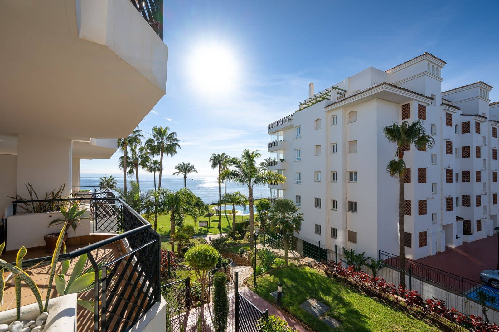 2 bedroom Apartment for sale in Calahonda - € 685,000 (Ref: 9504071)