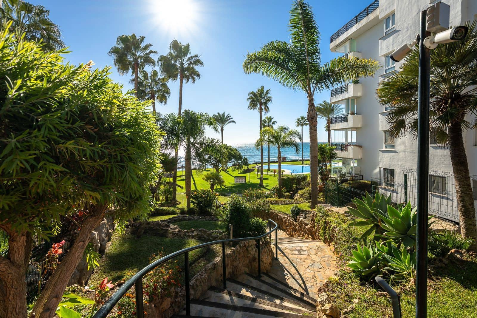 2 bedroom Apartment for sale in Calahonda - € 685,000 (Ref: 9504071)