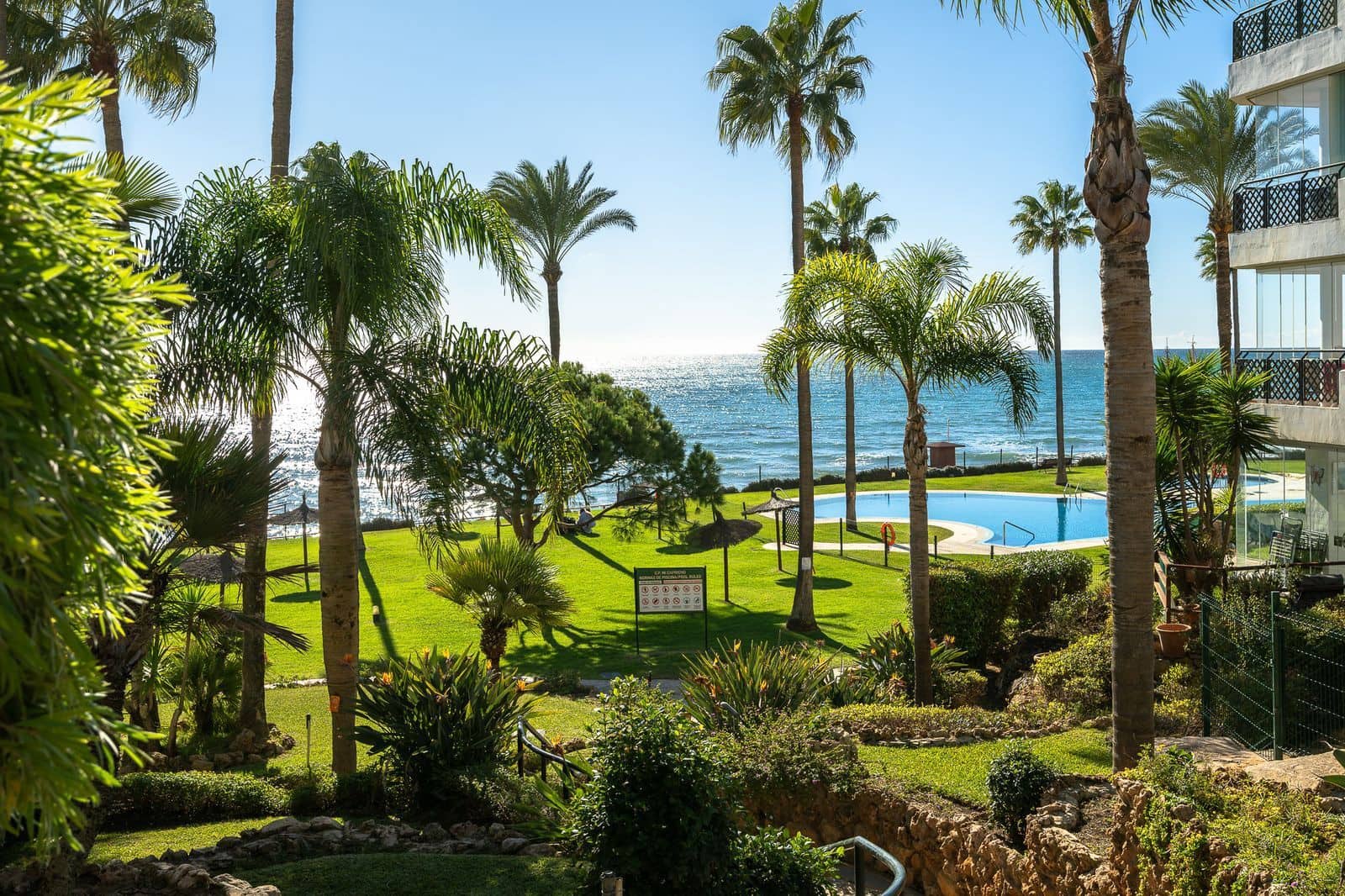 2 bedroom Apartment for sale in Calahonda - € 685,000 (Ref: 9504071)