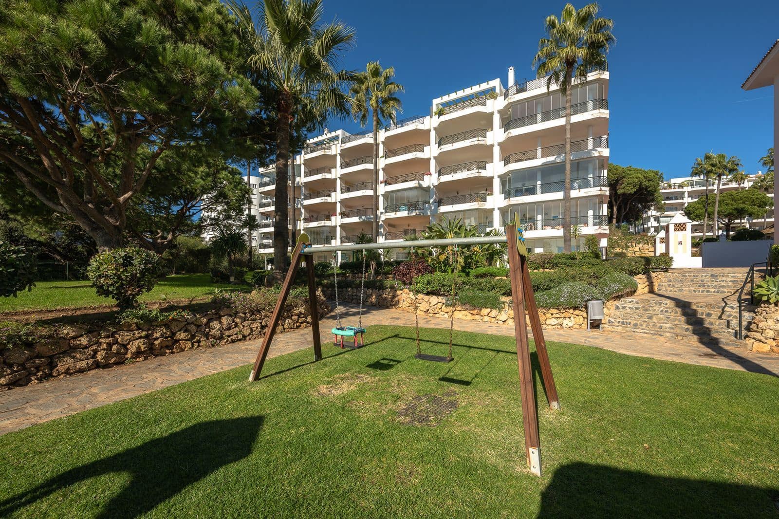 2 bedroom Apartment for sale in Calahonda - € 685,000 (Ref: 9504071)