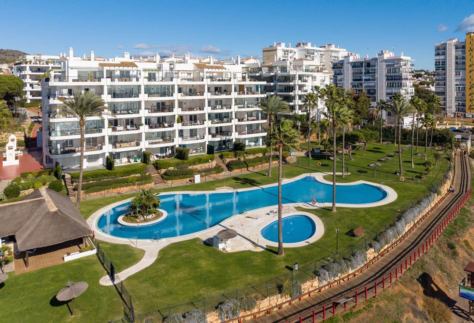 2 bedroom Apartment for sale in Calahonda - € 685,000 (Ref: 9504071)