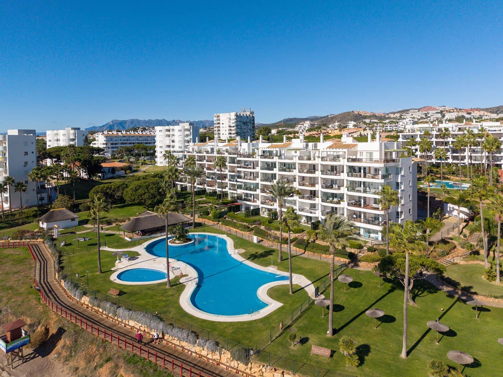 2 bedroom Apartment for sale in Calahonda - € 685,000 (Ref: 9504071)