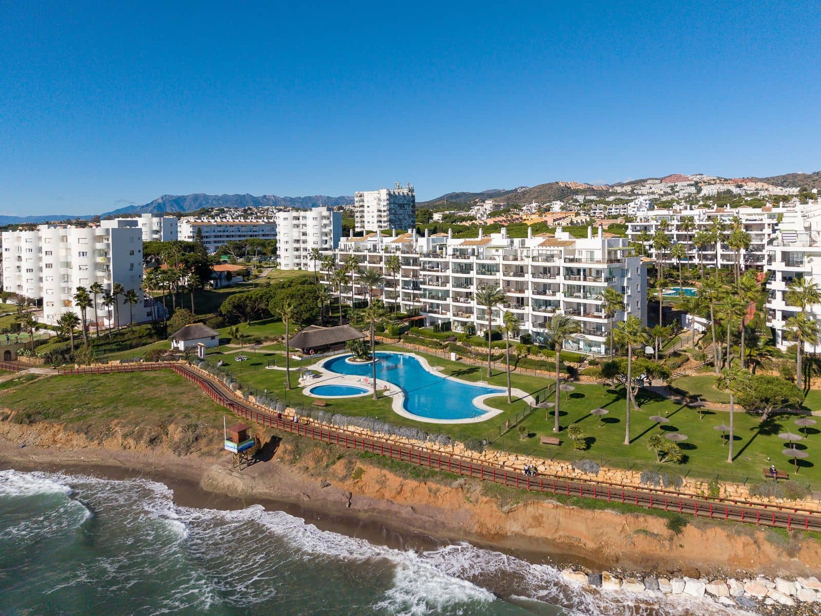 2 bedroom Apartment for sale in Calahonda - € 685,000 (Ref: 9504071)