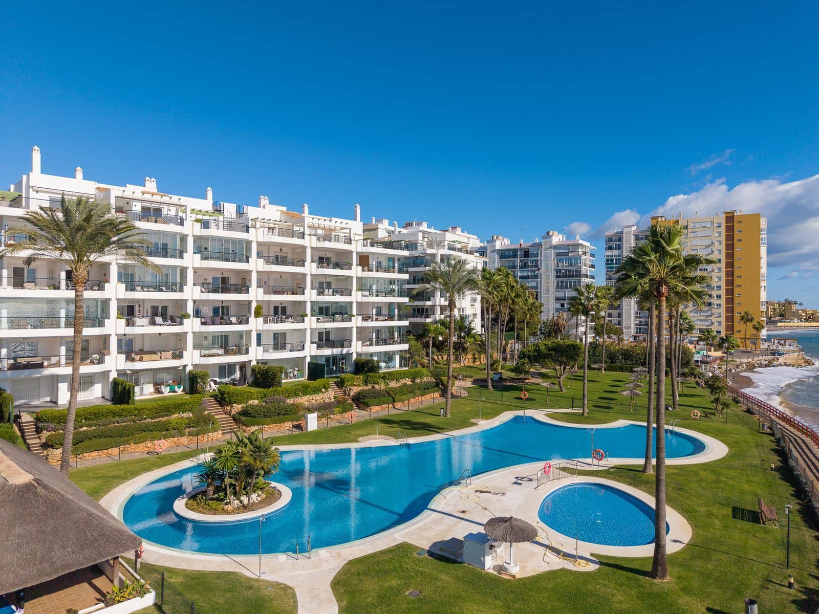 2 bedroom Apartment for sale in Calahonda - € 685,000 (Ref: 9504071)