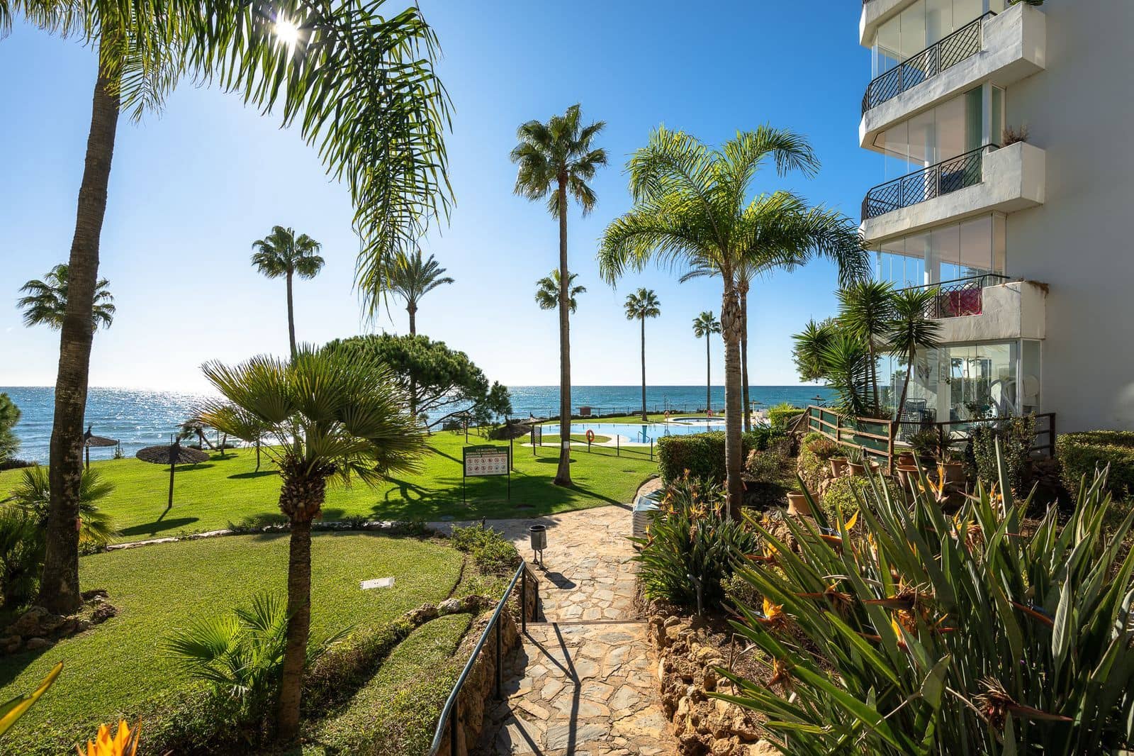 2 bedroom Apartment for sale in Calahonda - € 685,000 (Ref: 9504071)