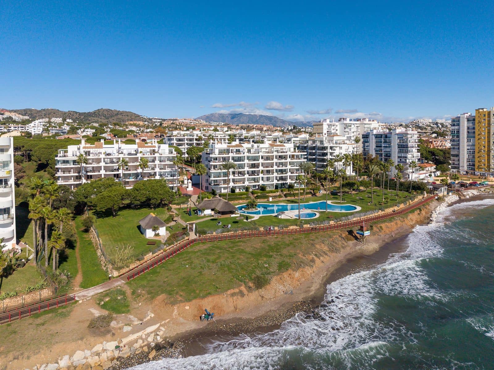 2 bedroom Apartment for sale in Calahonda - € 685,000 (Ref: 9504071)