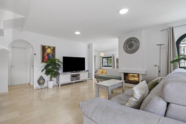 3 soveværelse Semi-Rækkehus til salg i Manilva - € 540.000 (Ref: 9504072)