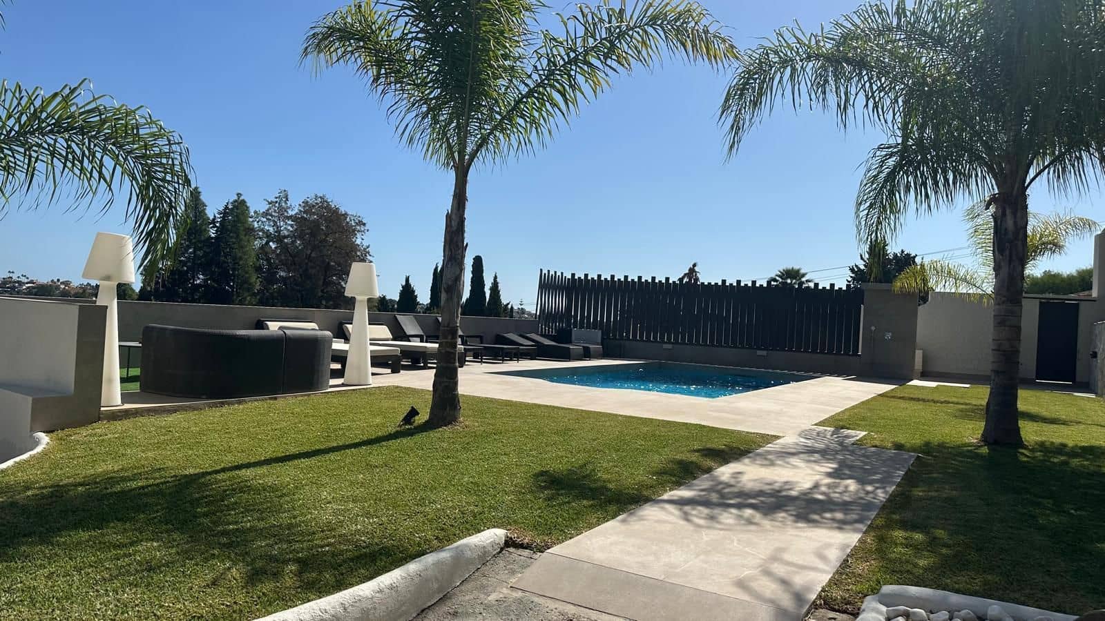 2 bedroom Villa for sale in Marbella - € 1,550,000 (Ref: 9504080)