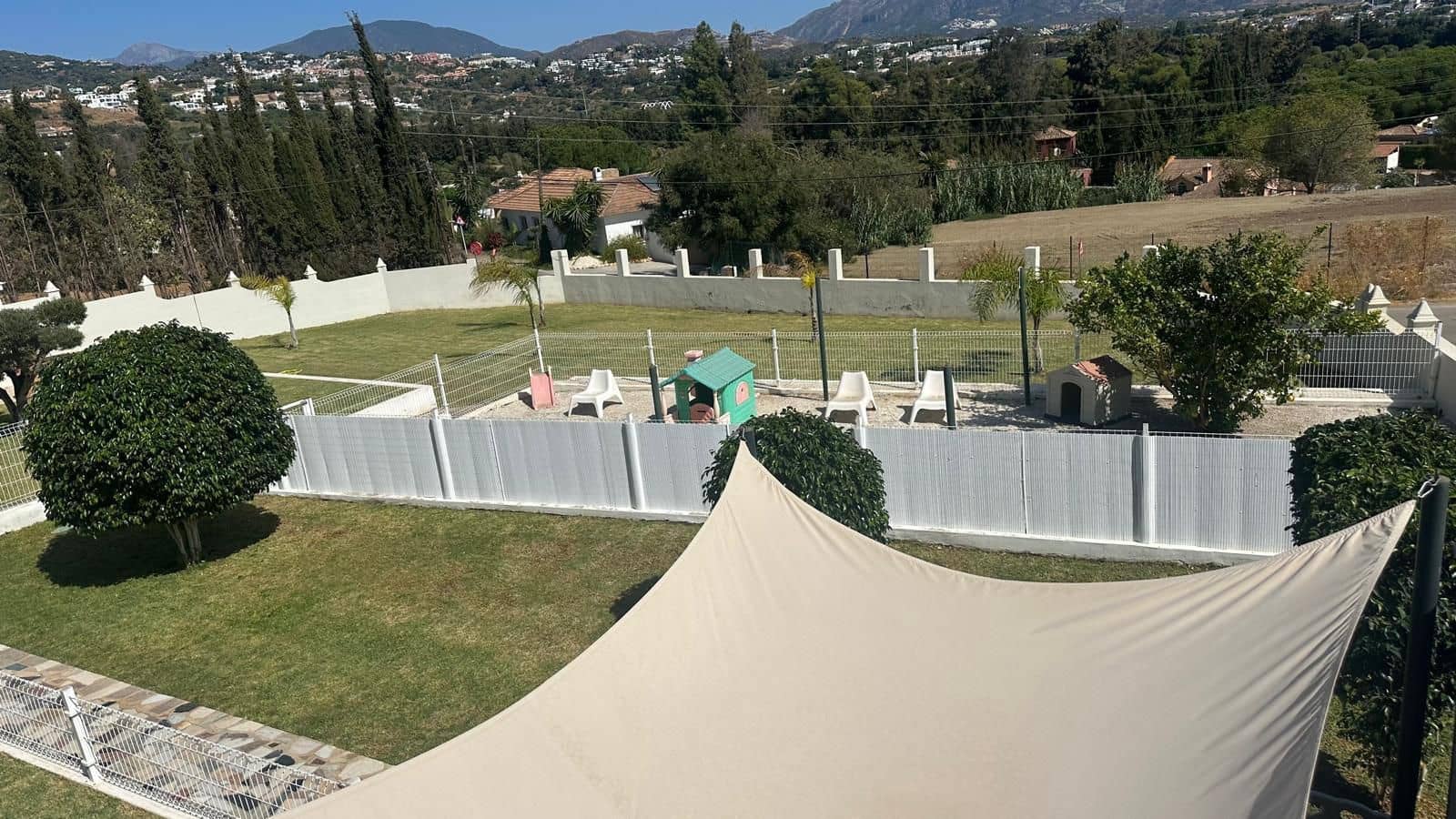 2 bedroom Villa for sale in Marbella - € 1,550,000 (Ref: 9504080)