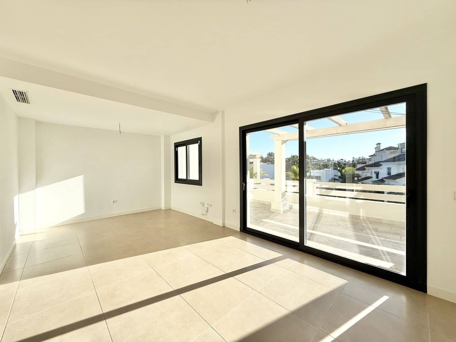 3 bedroom Townhouse for sale in El Paraiso - € 565,000 (Ref: 9504081)