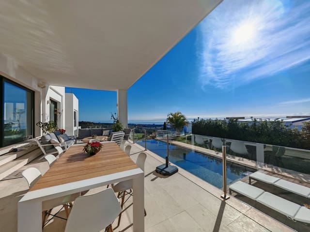 5 soverom Villa til salgs i Los Monteros, Marbella - € 2 950 000 (Ref: 9504082)