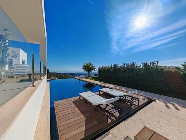 5 soverom Villa til salgs i Los Monteros, Marbella - € 2 950 000 (Ref: 9504082)