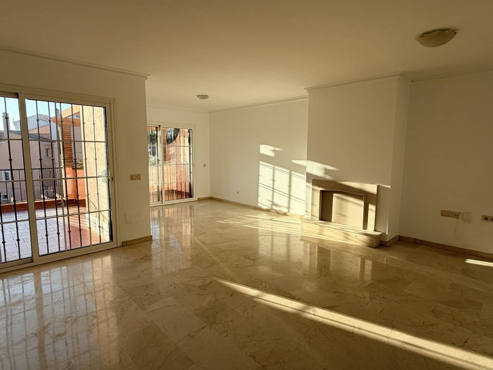 4 bedroom Townhouse for sale in Riviera del Sol - € 475,000 (Ref: 9504083)