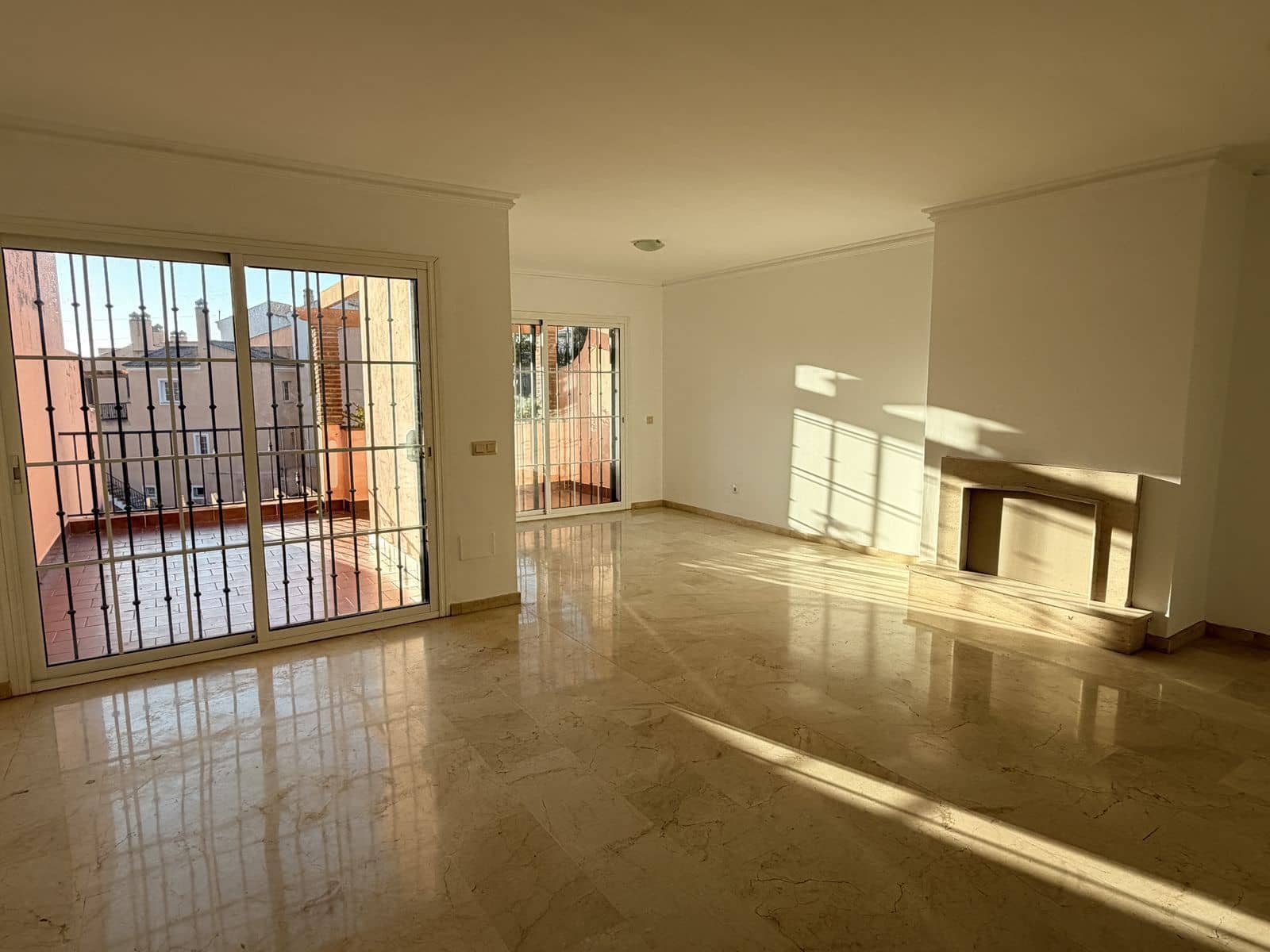 4 bedroom Townhouse for sale in Riviera del Sol - € 475,000 (Ref: 9504083)