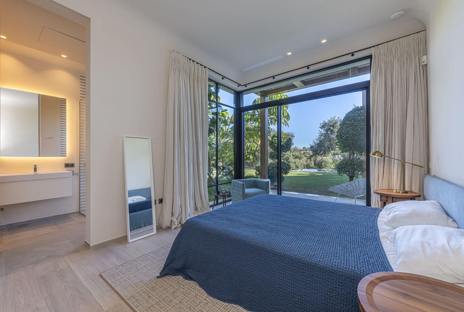 6 bedroom Villa for sale in Sotogrande - € 5,950,000 (Ref: 9504084)