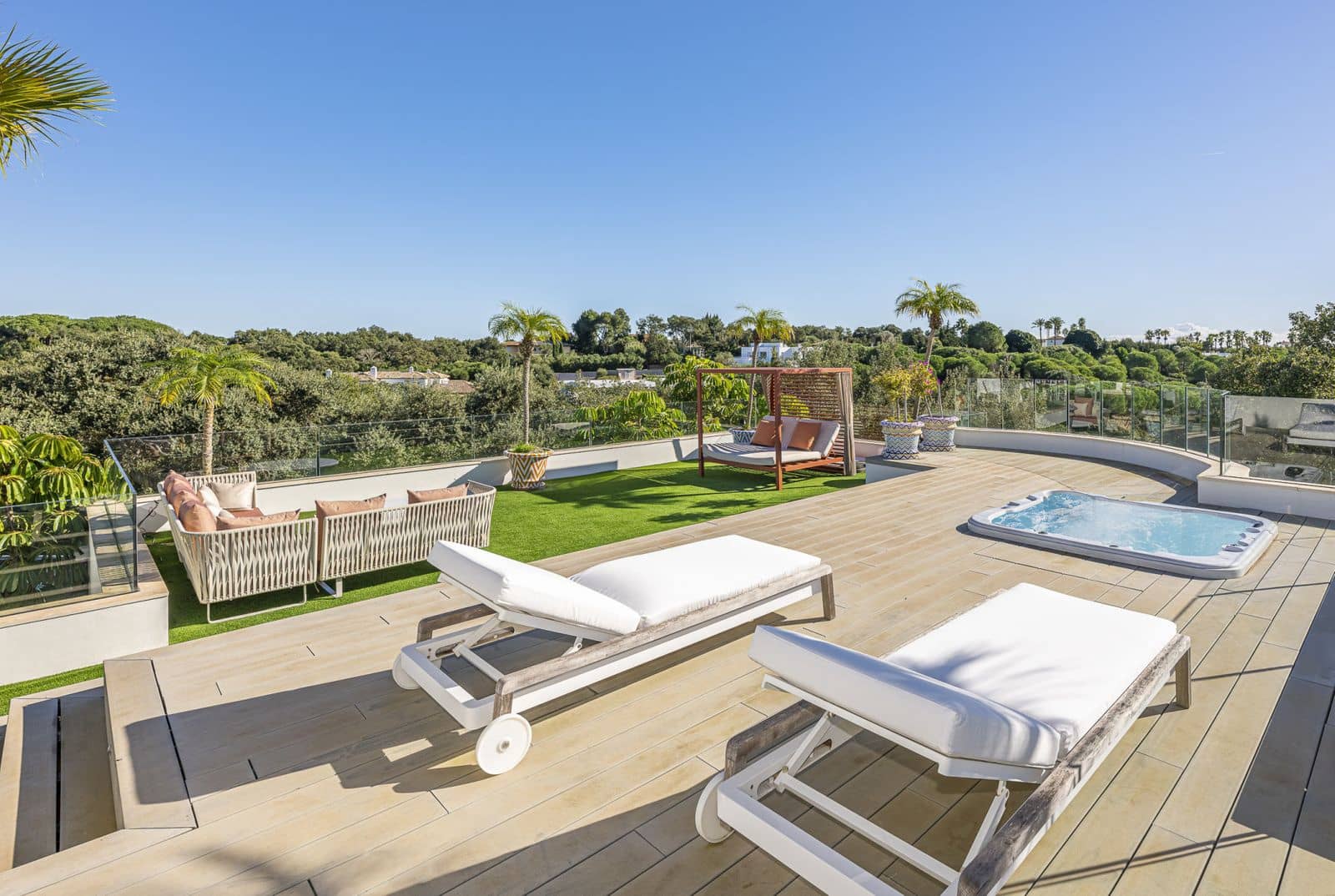 6 bedroom Villa for sale in Sotogrande - € 5,950,000 (Ref: 9504084)