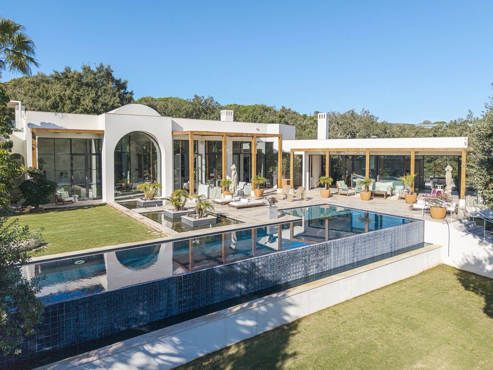 6 bedroom Villa for sale in Sotogrande - € 5,950,000 (Ref: 9504084)