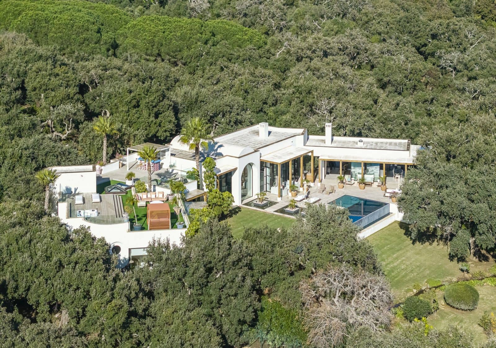 6 bedroom Villa for sale in Sotogrande - € 5,950,000 (Ref: 9504084)