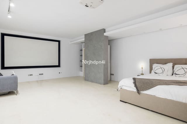 2 bedroom Townhouse for sale in Golden Mile, Marbella - € 1,295,000 (Ref: 9504089)