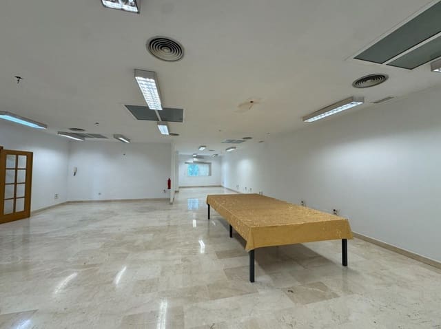 6 soveværelse Erhverv til salg i Marbella - € 1.210.000 (Ref: 9504093)