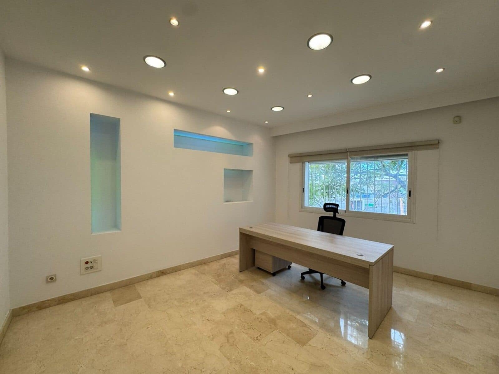 6 soveværelse Erhverv til salg i Marbella - € 1.210.000 (Ref: 9504093)